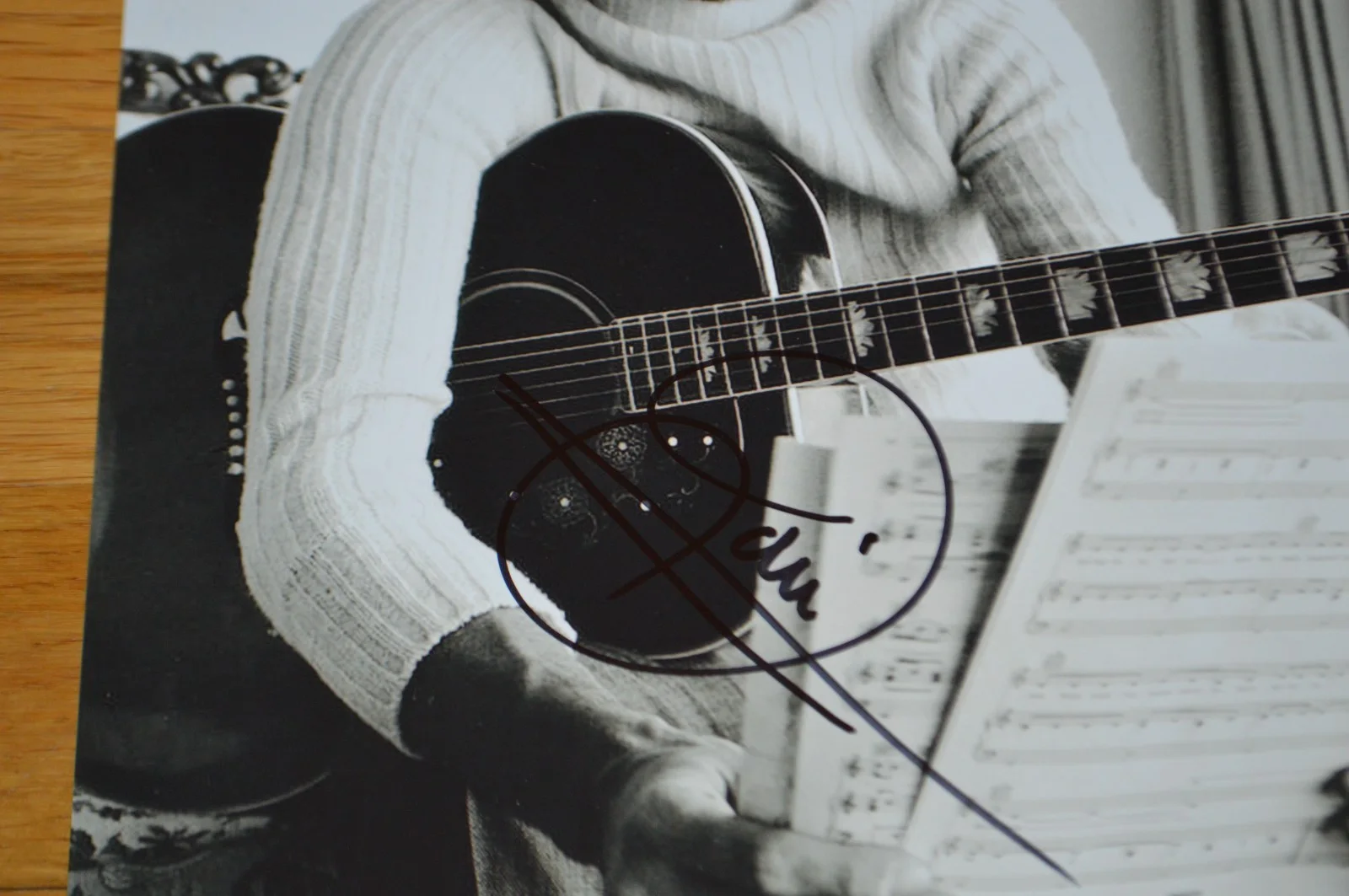 Bee Gees ~ Barry Gibb Autographed Vintage 8x10 B/W Photo with Beckett Hologram, изображение 5