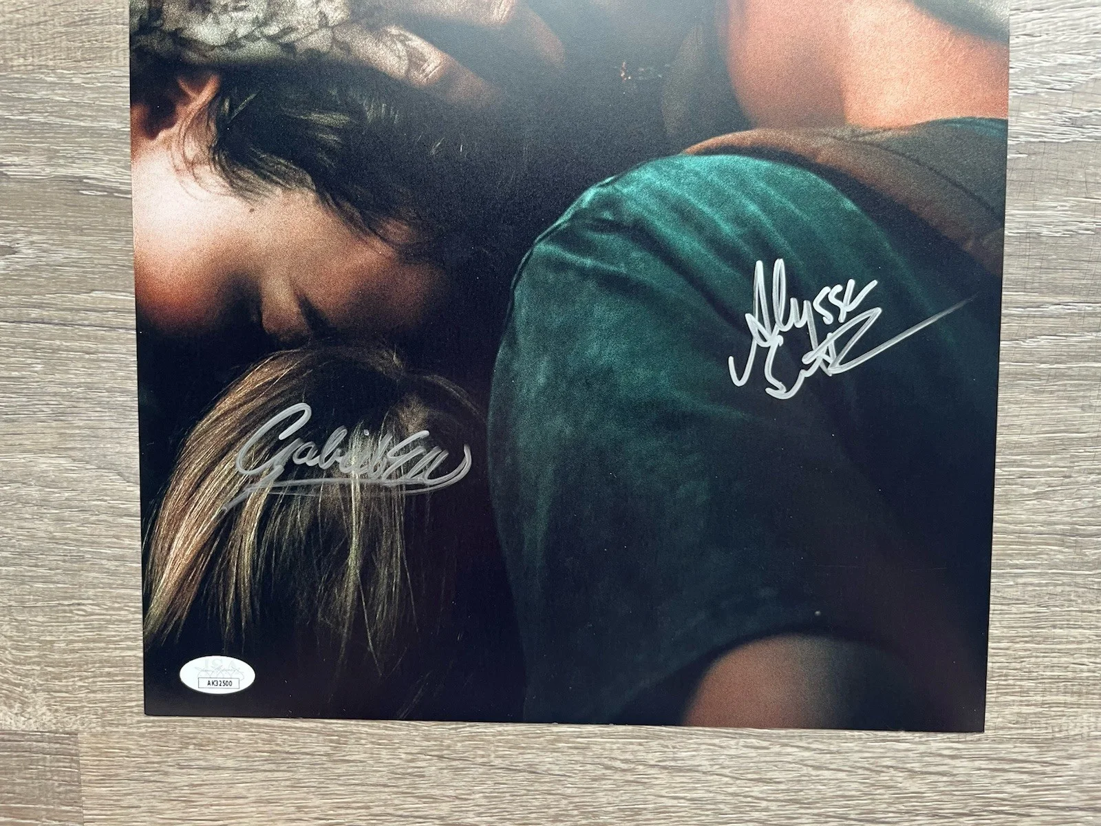 Alyssa Sutherland Gabrielle Echols Signed Evil Dead Rise 11x14 Photo JSA COA, image 3