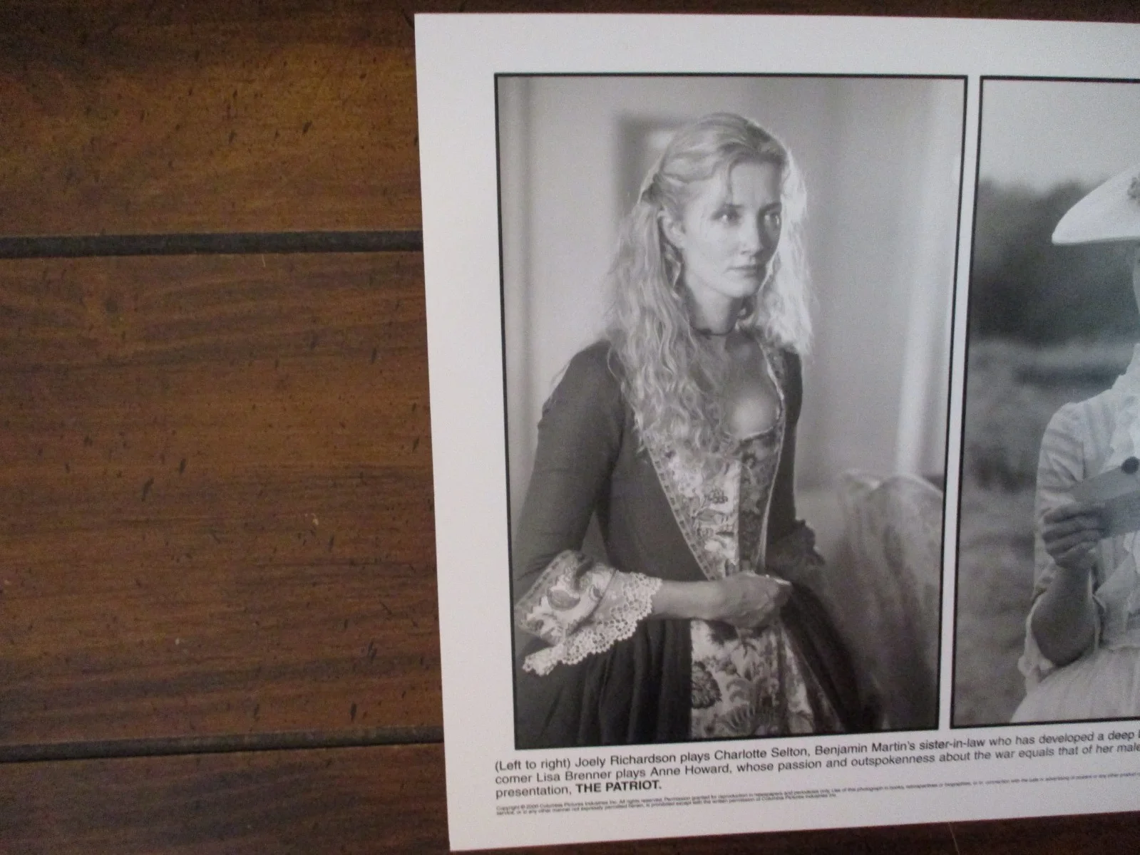 Joely Richardson/Lisa Brenner(THE PATRIOT)2000 10 x 8 Black & White Press Photo, изображение 2