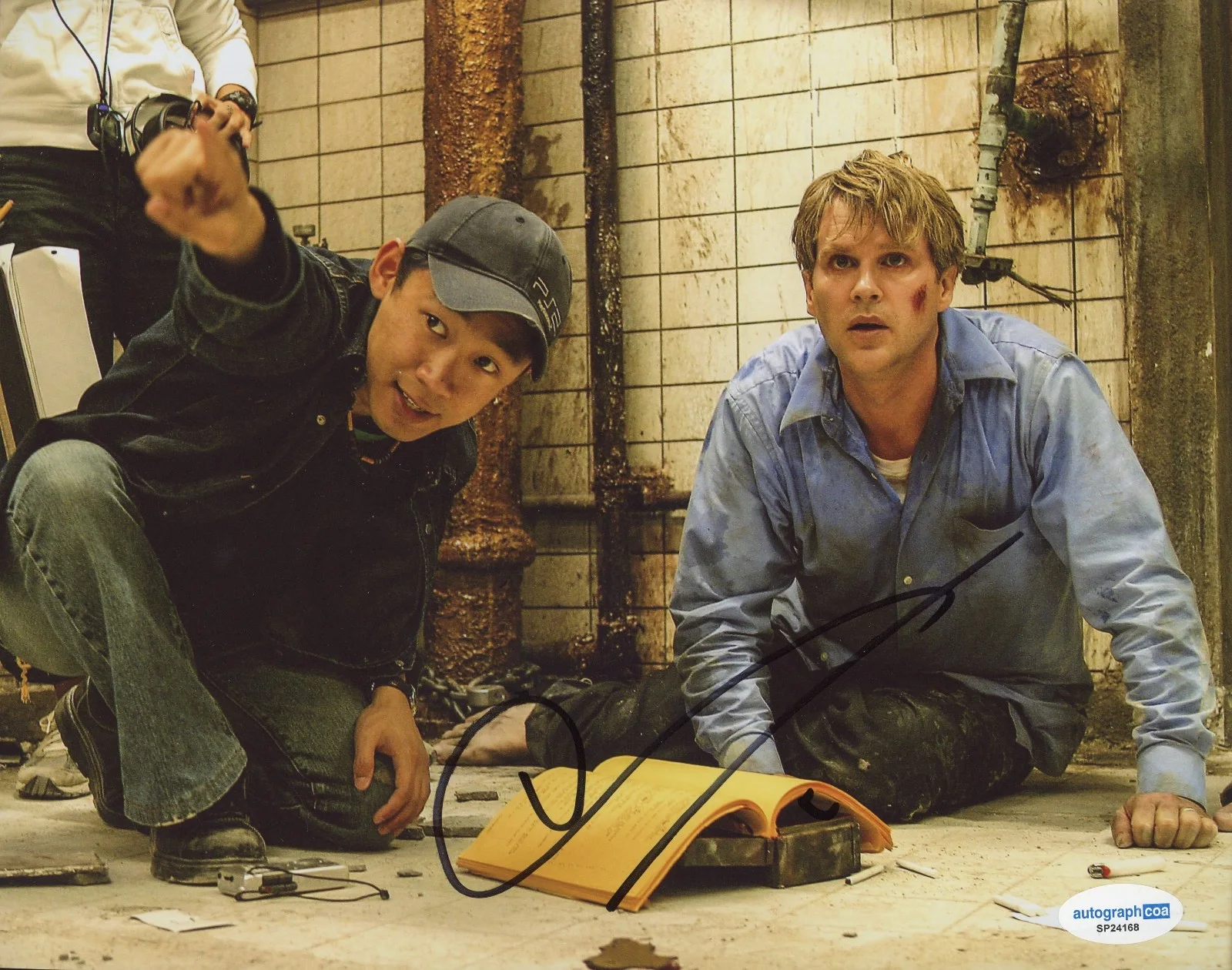 Cary Elwes — Cary Elwes Signed Autographed SAW "DR GORDON" 8x10 Photo w/ James Wan ACOA, image 2