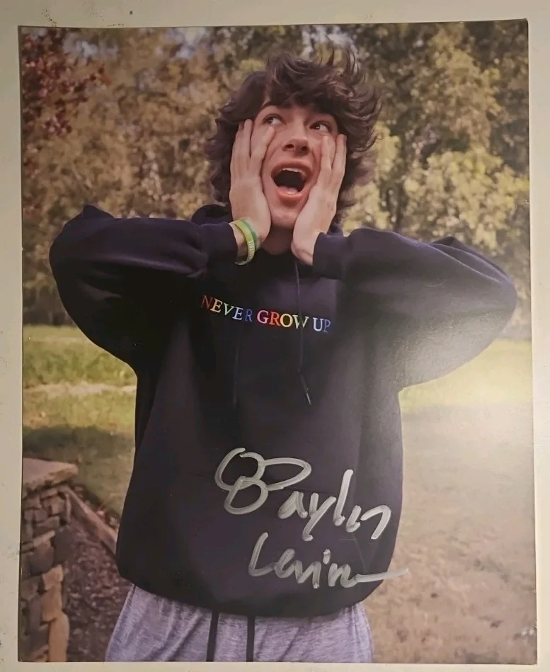 Baylen Levine — New Authentic Baylen Levine Autographed 8x10 Photo, comes with free Bracelet, изображение 2