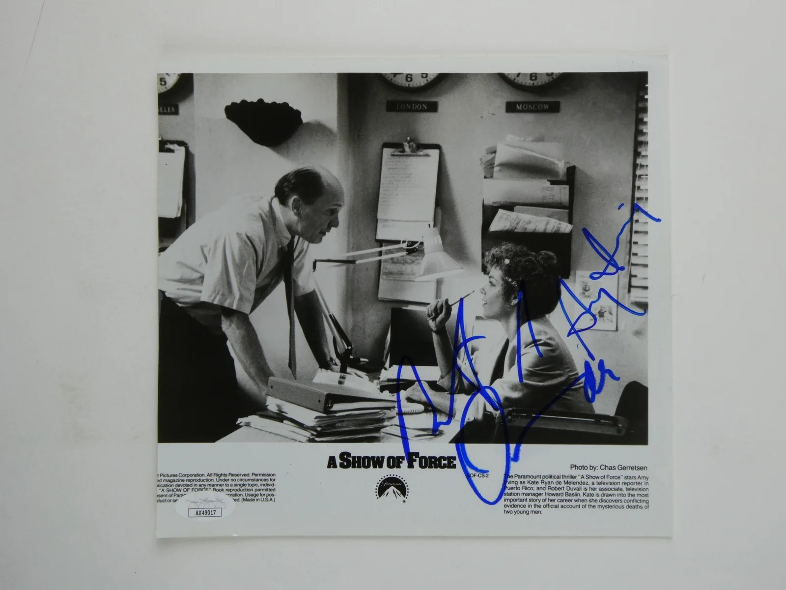 Robert Duvall — Robert Duvall Amy Irving Signed 8x8.5 Promo Photo A Show Of Force JSA COA, изображение 2