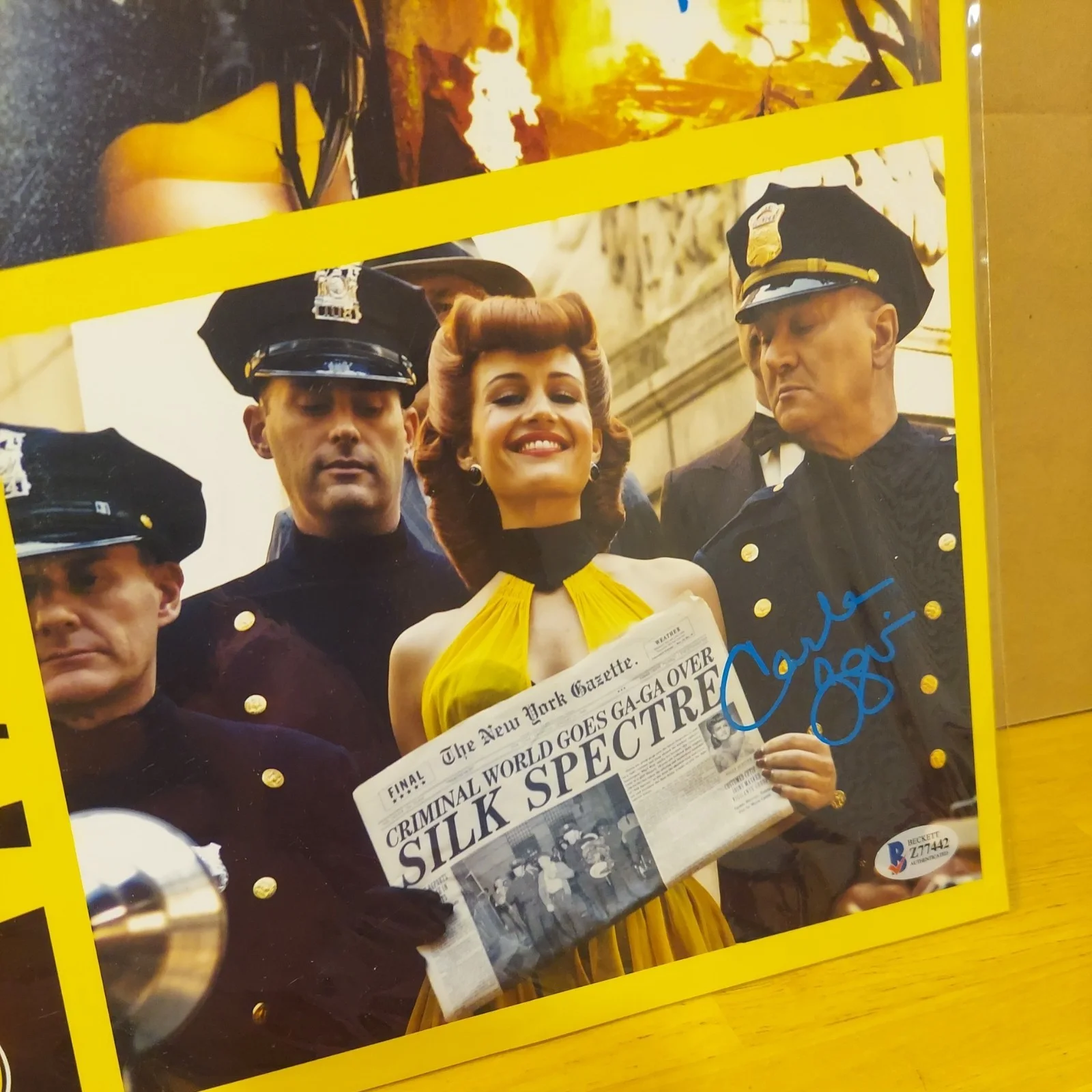 Malin Akerman, Carla Gugino — WATCHMEN Dual Signed Autograph MALIN ACKERMAN and CARLA GUGINO Beckett BAS, изображение 3