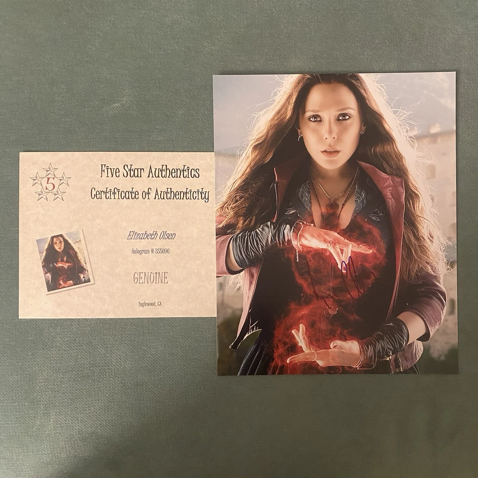 Elizabeth Olsen 8x10 Picture Photo Autographed W/ COA Avengers Wanda Maximoff, изображение 2