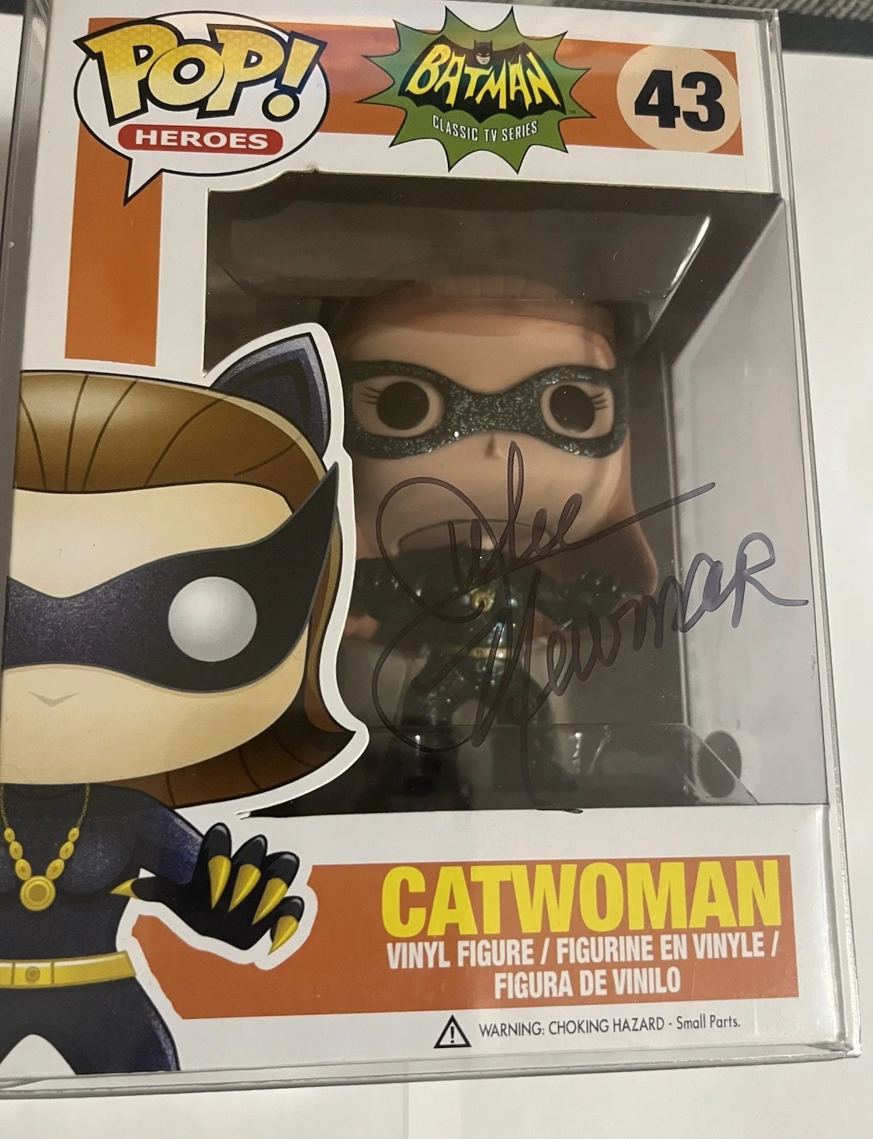 Julie Newmar — Julie Newmar Signed 2015 Funko Pop #43 Catwoman 1966 Batman Autograph JSA COA, изображение 2