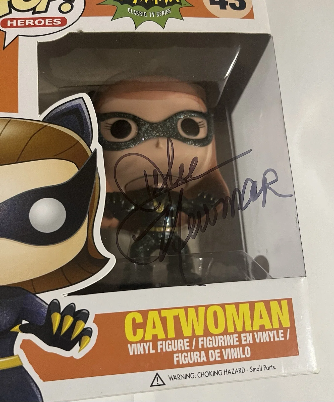 Julie Newmar — Julie Newmar Signed 2015 Funko Pop #43 Catwoman 1966 Batman Autograph JSA COA, изображение 4