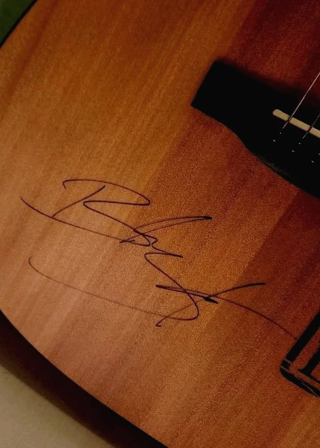 Blake Shelton Signed Acoustic Guitar from "BS Lounge" (Won In Auction), изображение 5