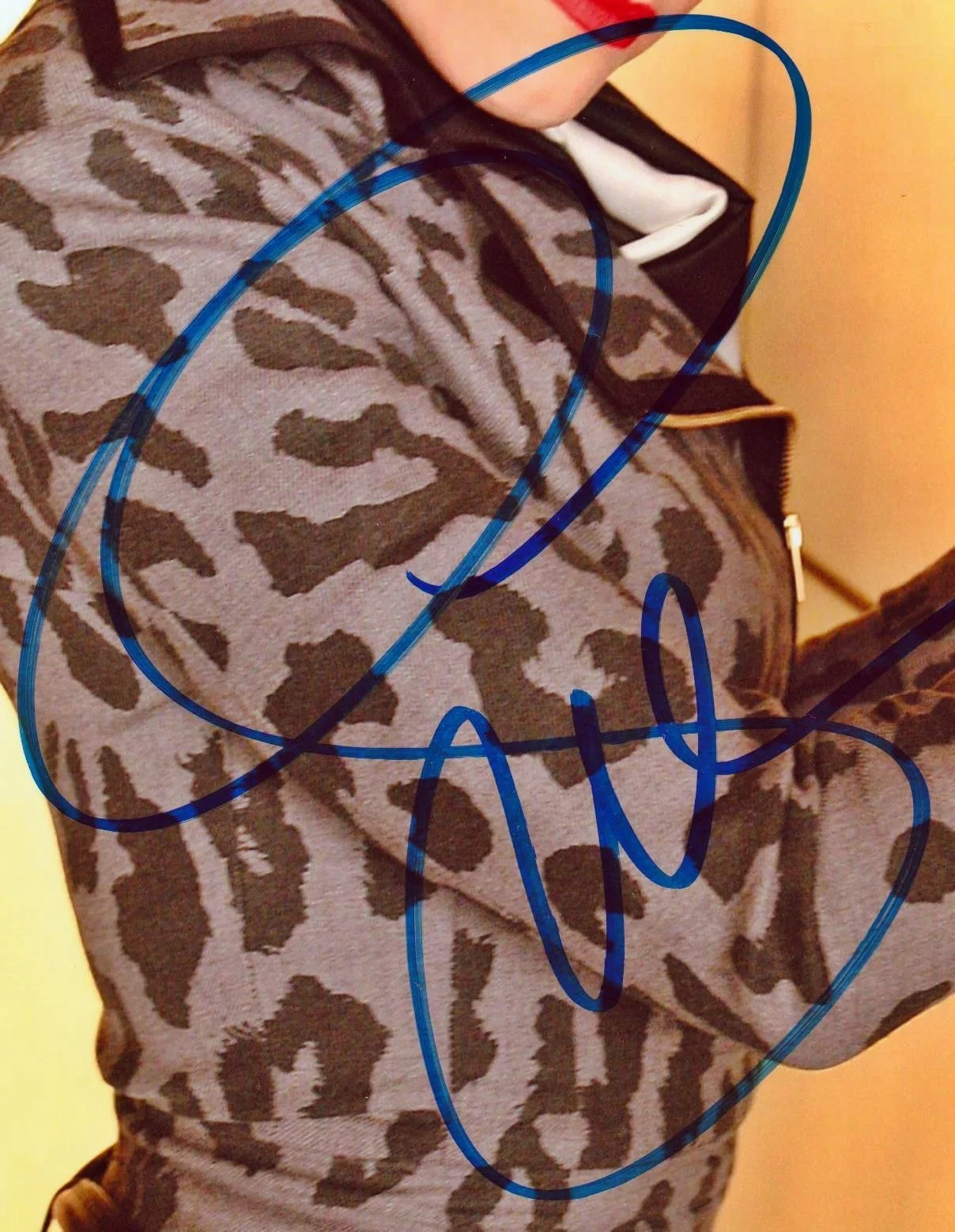 GWEN STEFANI SHELTON signed 8X10 photograph #1 autographed with COA, image 2