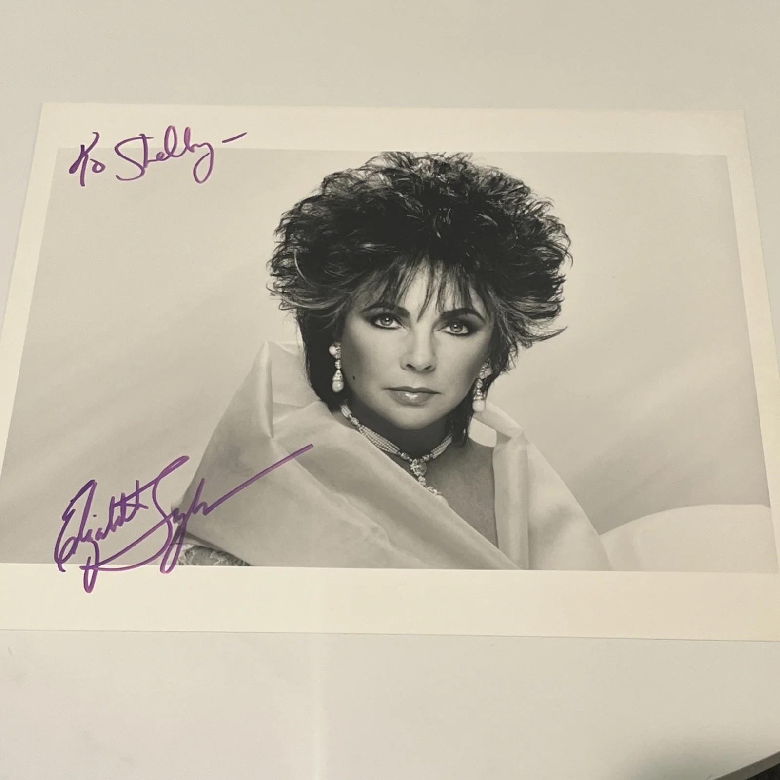 Elizabeth Taylor — Elizabeth Taylor Signed Autograph 8x10 B&W Glossy Photograph