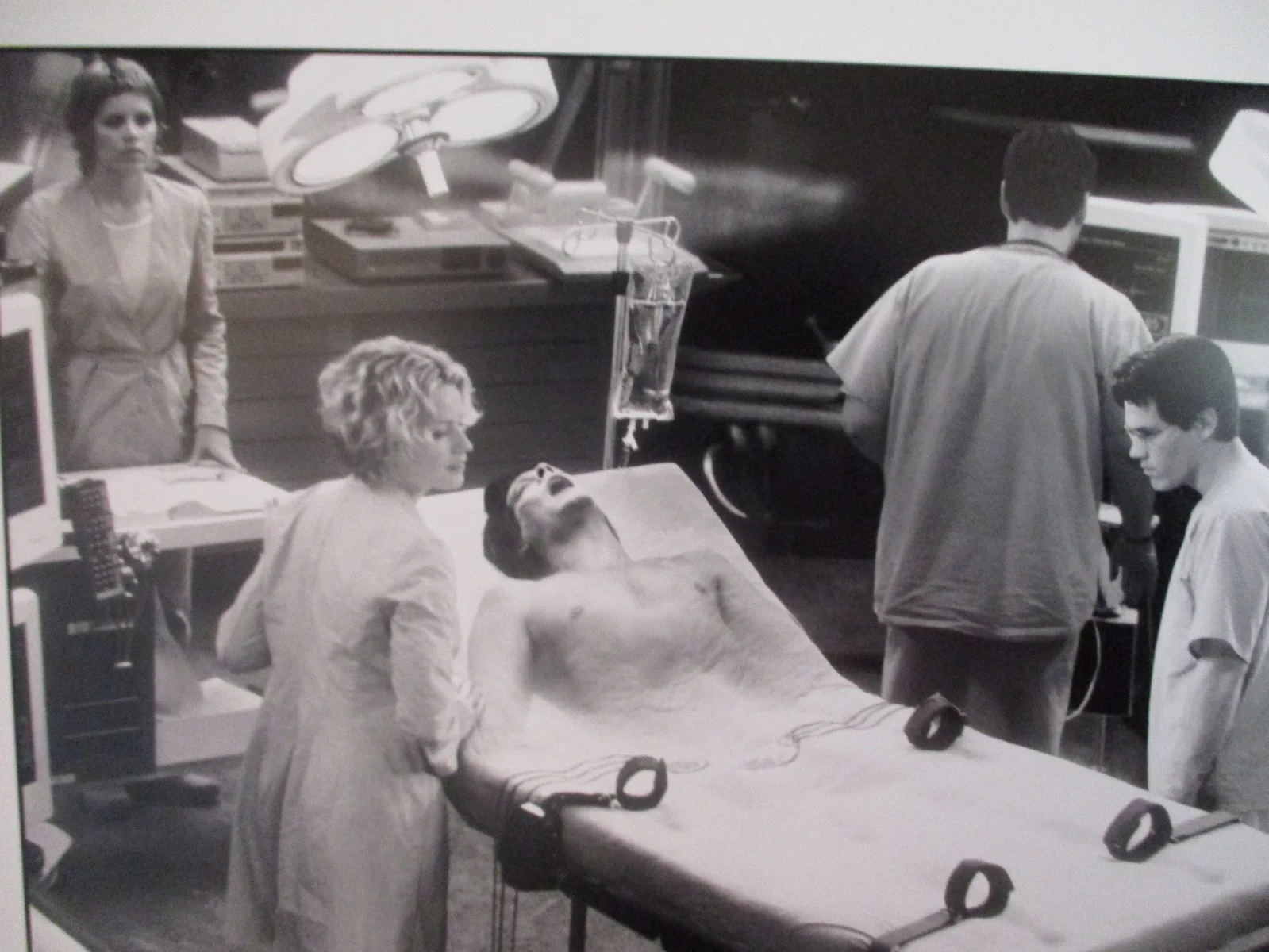 Josh Brolin/Elisabeth Shue/Kevin Bacon(HOLLOW MAN)2000 10x8 Black & White Photo, image 3