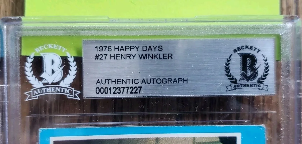 Henry Winkler — BGS Beckett Slabbed Autographed Henry Winkler 1976 Topps Happy Days Card, изображение 3