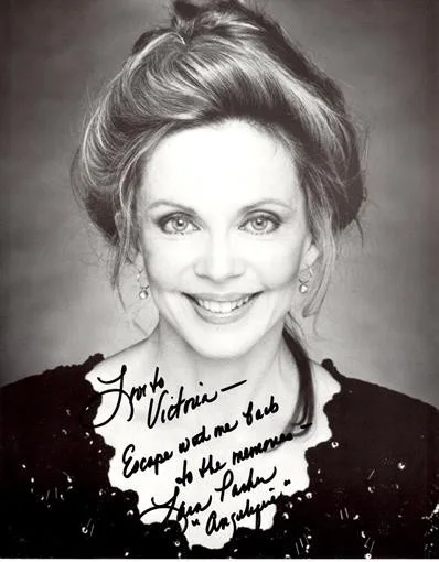 LARA PARKER — VINTAGE - LARA PARKER DARK SHADOWS ANGELIQUE AUTOGRAPH B&W PHOTO 1999 + CANDIDS