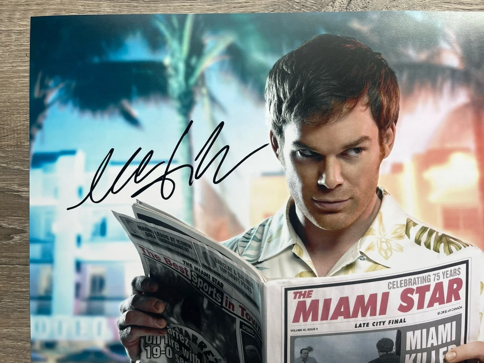 Michael C Hall — Michael C Hall Dexter Signed 11x14 Photo JSA COA, image 2