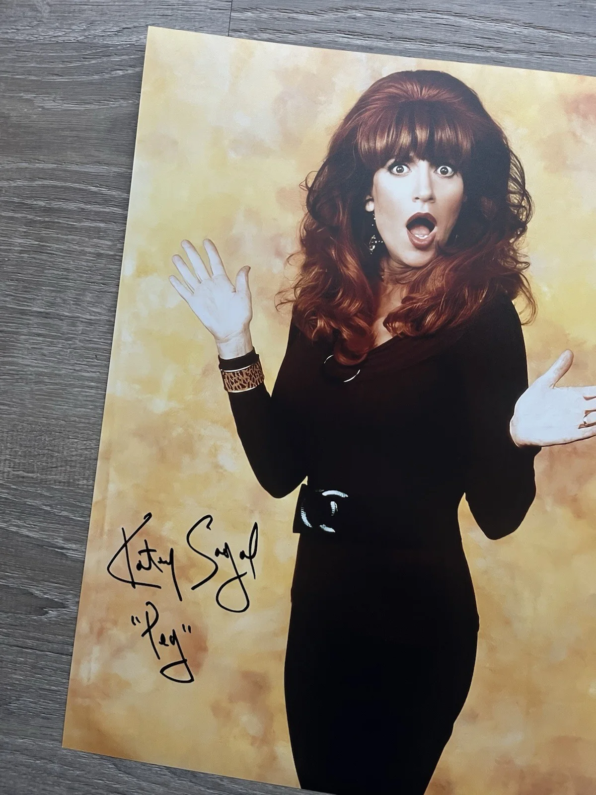 Katey Sagal — Katey Sagal Signed Peg Bundy 11x14 Photo JSA COA Married With Children, изображение 3