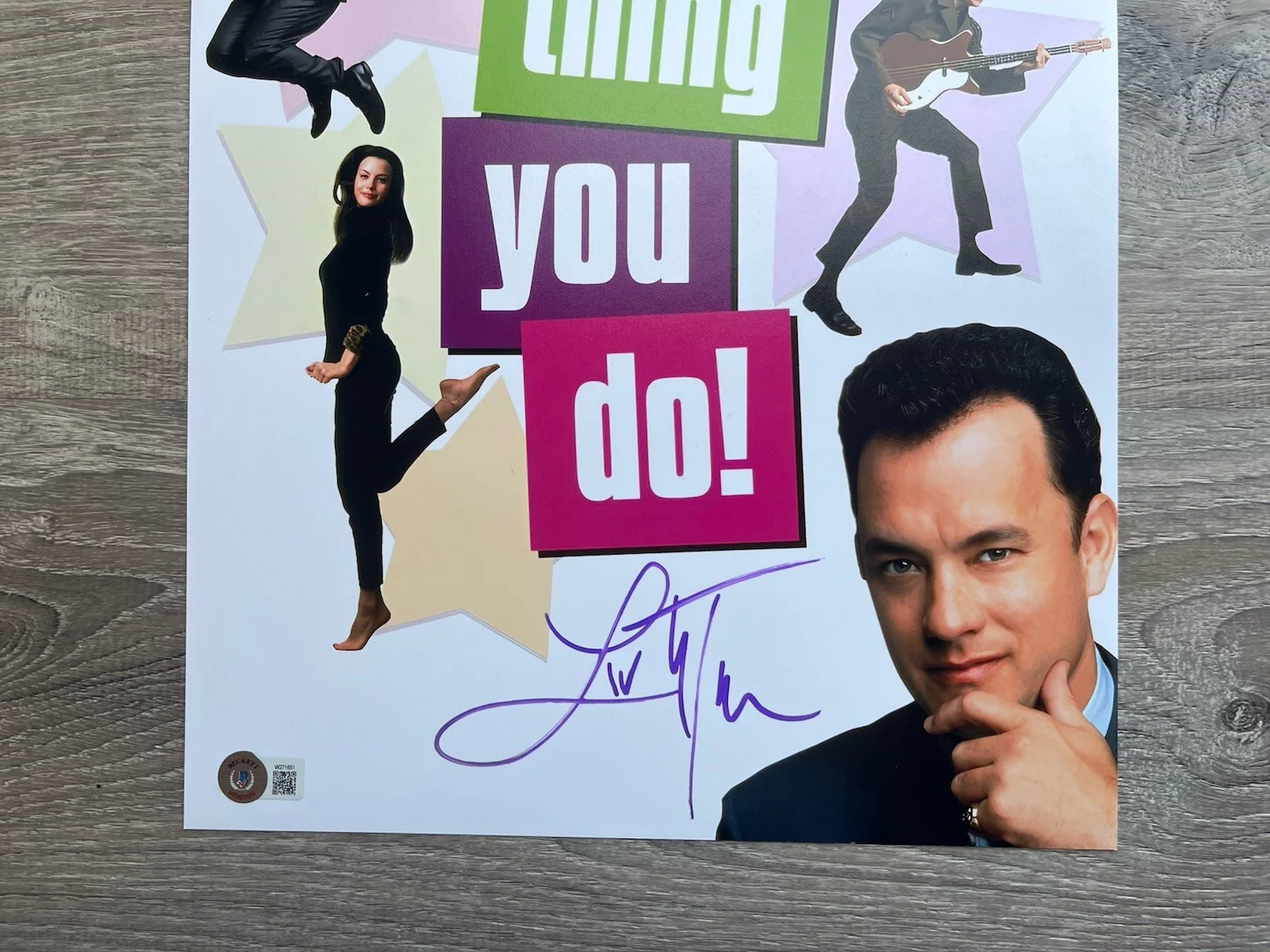 Liv Tyler — Liv Tyler Signed That Thing You Do 11x17 Photo Beckett COA Arwen, изображение 3