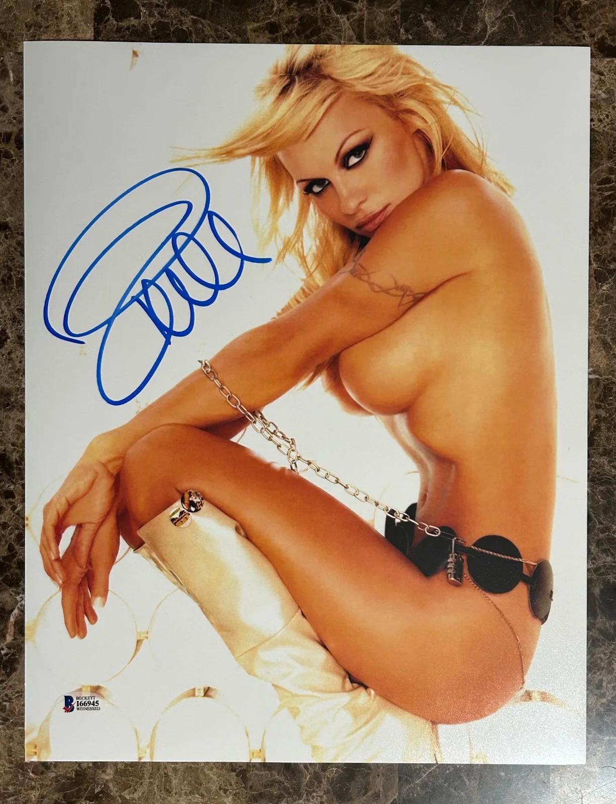 Pamela Anderson — BAS BECKETT PAMELA ANDERSON AUTOGRAPHED 11x14 PHOTO SIGNED AUTO ACTRESS MODEL, image 2