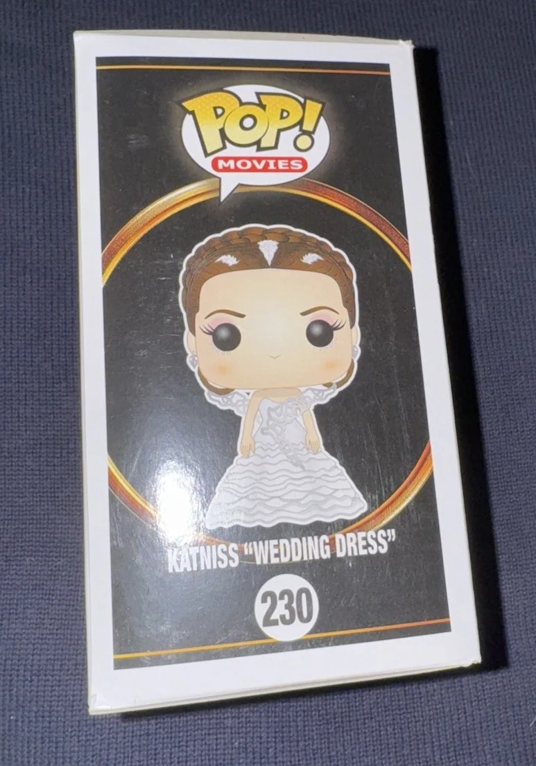 Jennifer Lawrence — Jennifer Lawrence signed Katniss Wedding Dress funko Hunger Games poster photo, изображение 2