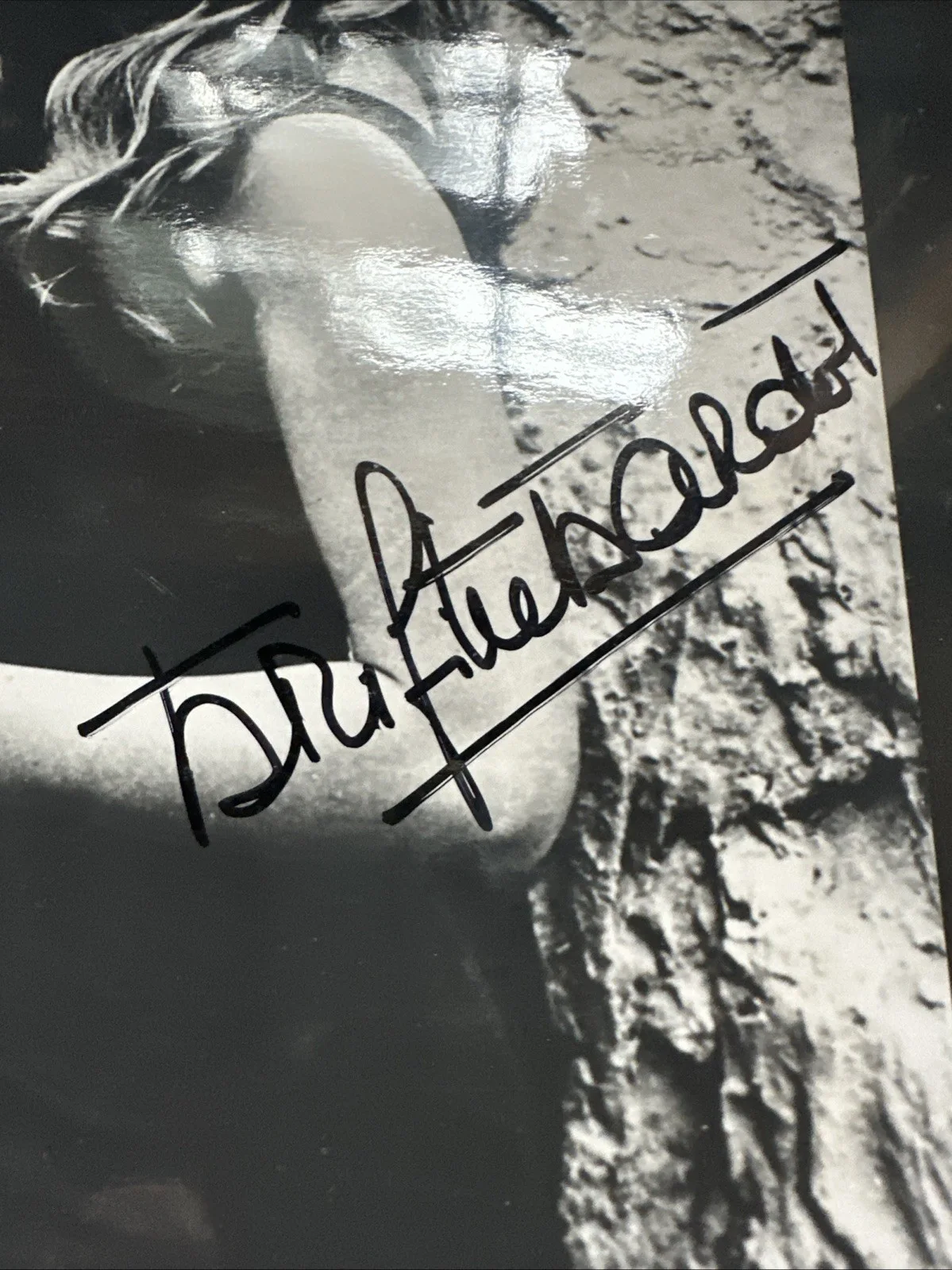 Brigitte Bardot — Pouty French Blonde Bombshell Brigitte Bardot Signed / Autographed Photograph, изображение 3