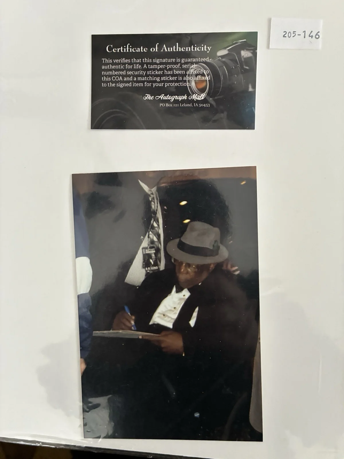 BB King Signed Autographed Guitar Player Magazine Cover Photo W/ Proof Photo, изображение 2