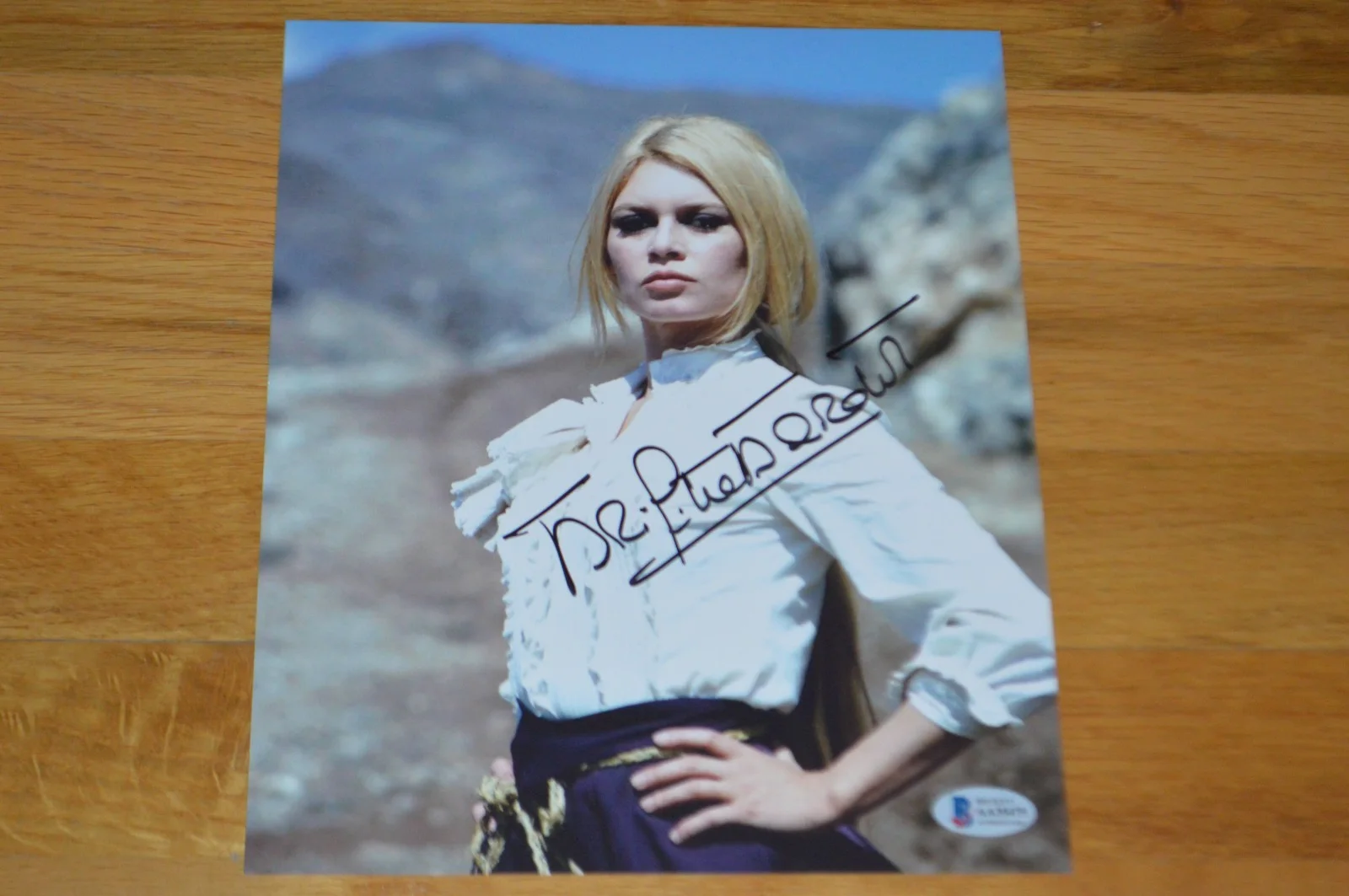 Brigitte Bardot — Brigitte Bardot Autographed Color 8x10 Photo with Beckett COA, изображение 2