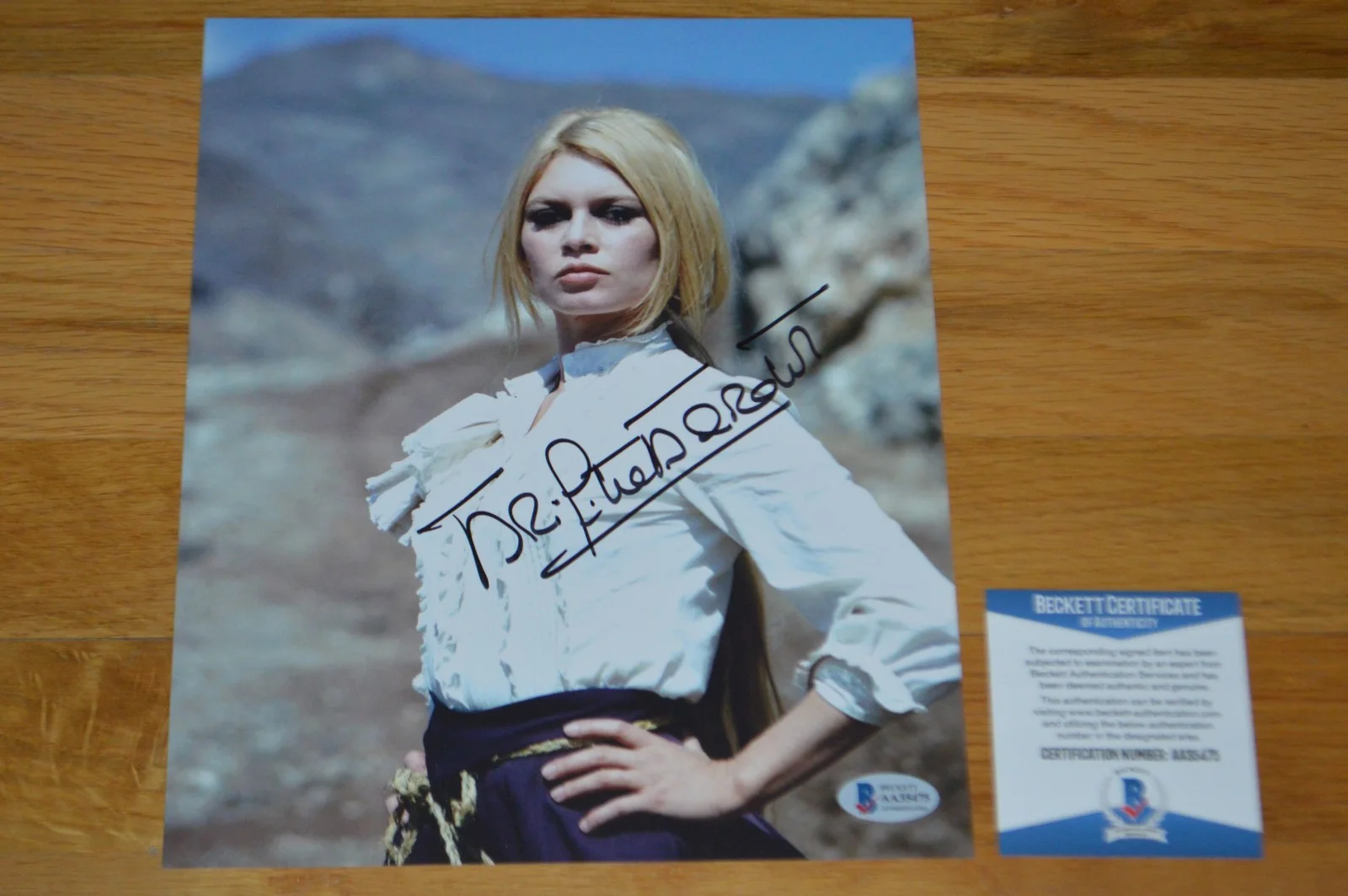 Brigitte Bardot — Brigitte Bardot Autographed Color 8x10 Photo with Beckett COA, изображение 5