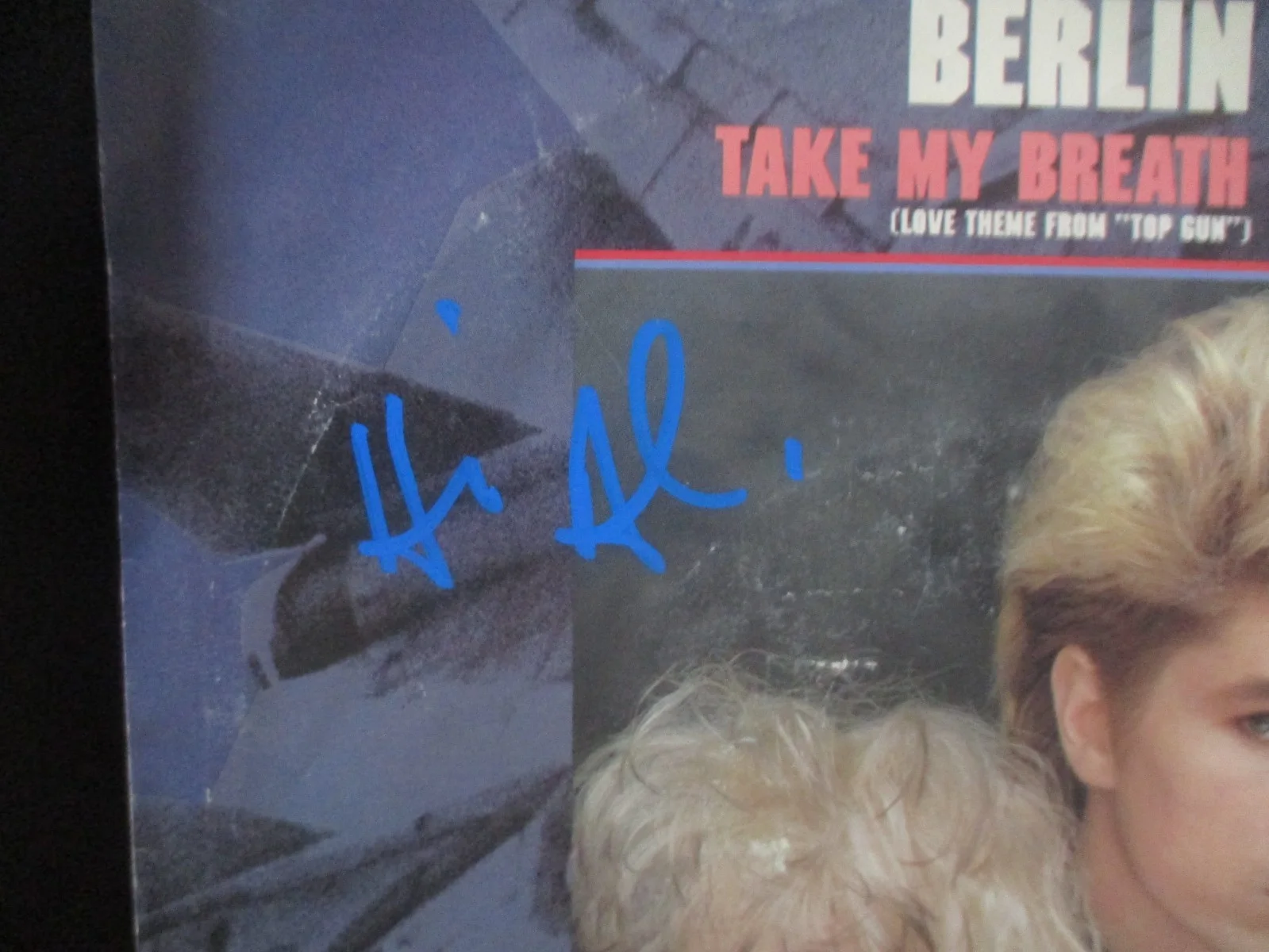BERLIN TERRI NUNN signed/autographed vinyl record 45 #2 TAKE MY BREATH AWAY, image 2