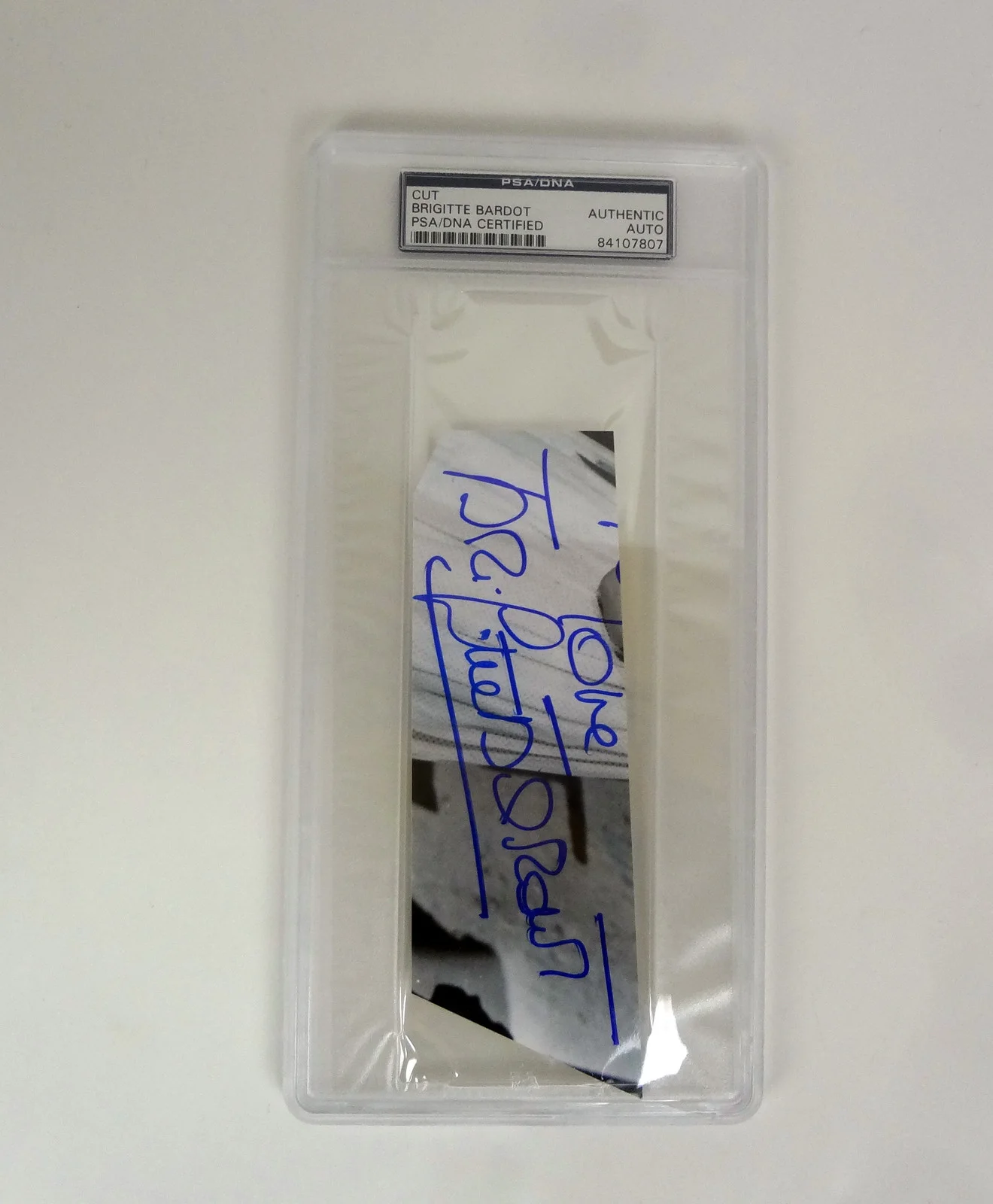Brigitte Bardot — Brigitte Bardot Legendary Actress Signed Autograph Cut PSA/DNA Slabbed COA #1, изображение 2