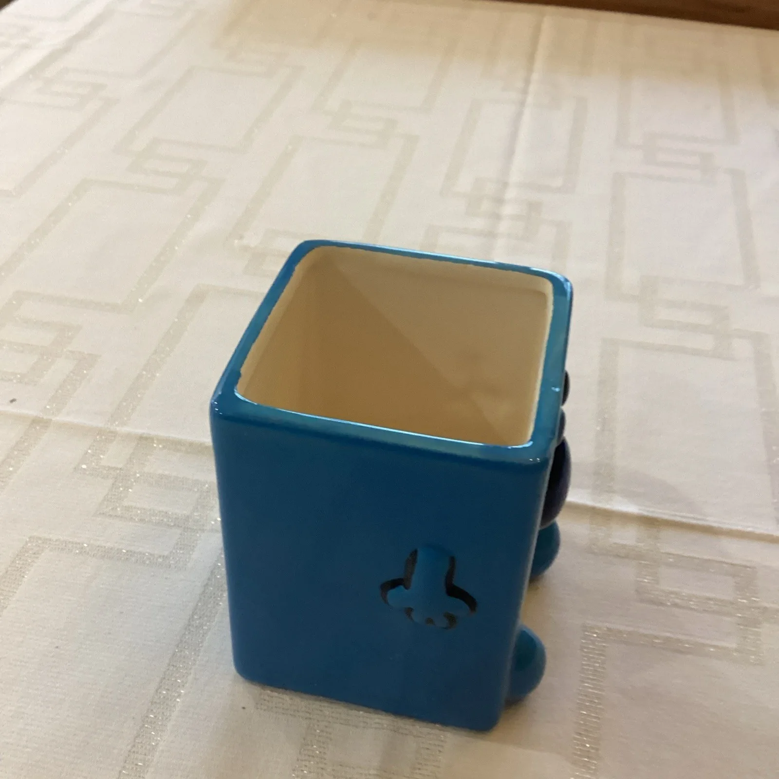 Mr. Grumpy blue cube character mug, great condition, изображение 2