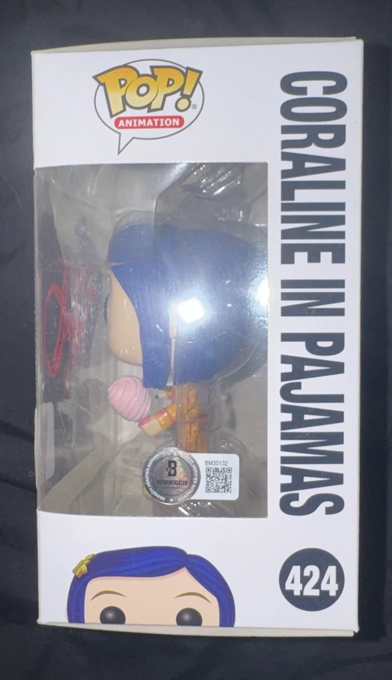 Dakota Fanning — Dakota Fanning signed Corraline in Pajamas funko 2018 fall exclusive BAS photo, изображение 4