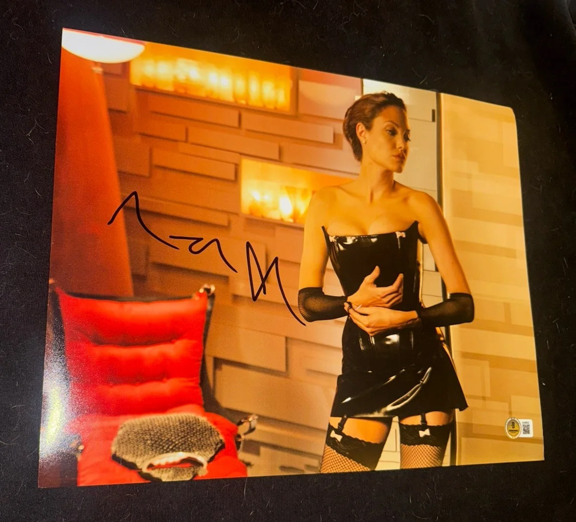 Angelina Jolie — Angelina Jolie signed 11x14 photo lingerie Mr & Mrs Smith poster sexy BAS Becket