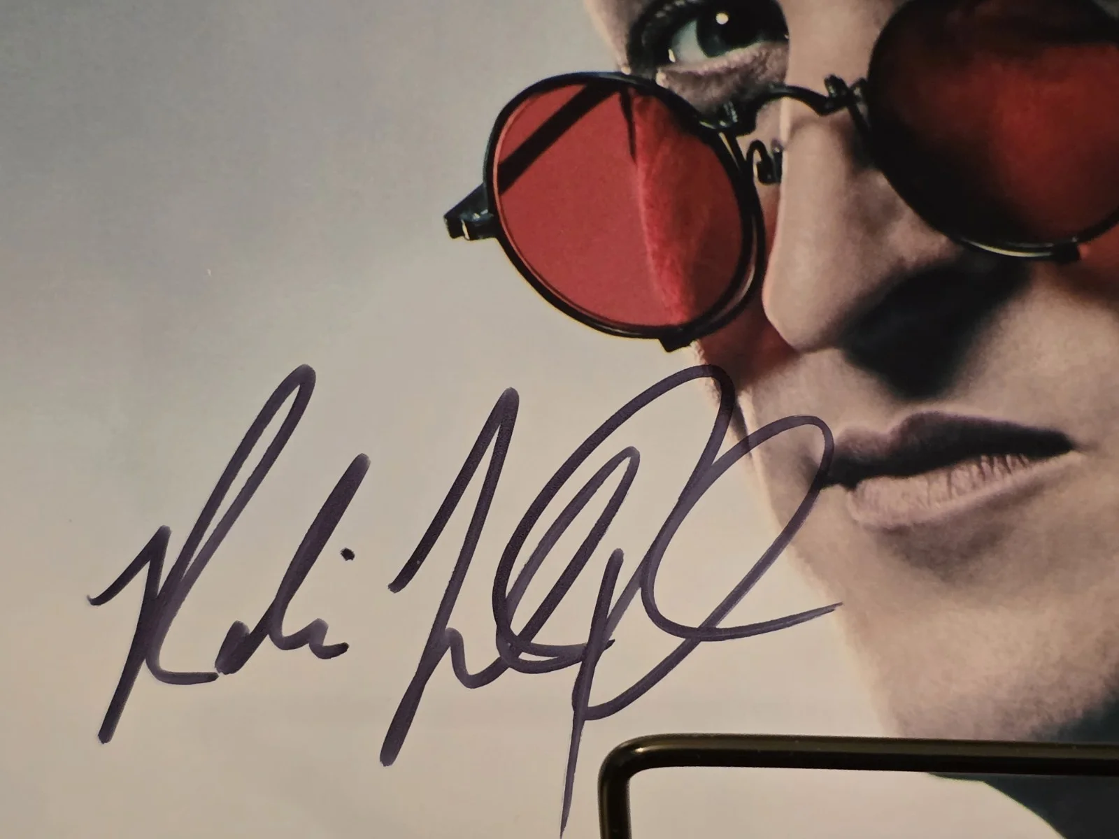 ROBIN LORD TAYLOR — ROBIN LORD TAYLOR Autographed 8x10 Photo Gotham TV Show The Penguin, изображение 2