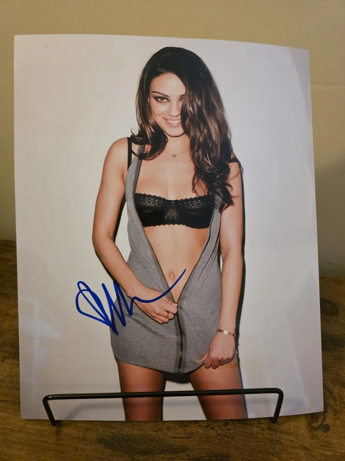 Mila Kunis — Mila Kunis Signed 8x10 Photo Sexy Autograph That 70s Show