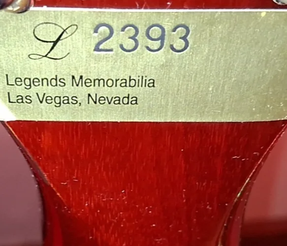 GARTH BROOKS SIGNED ACOUSTIC GUITAR AUTOGRAPHED LEGENDS MEMORABILIA LAS VEGAS NV, image 3