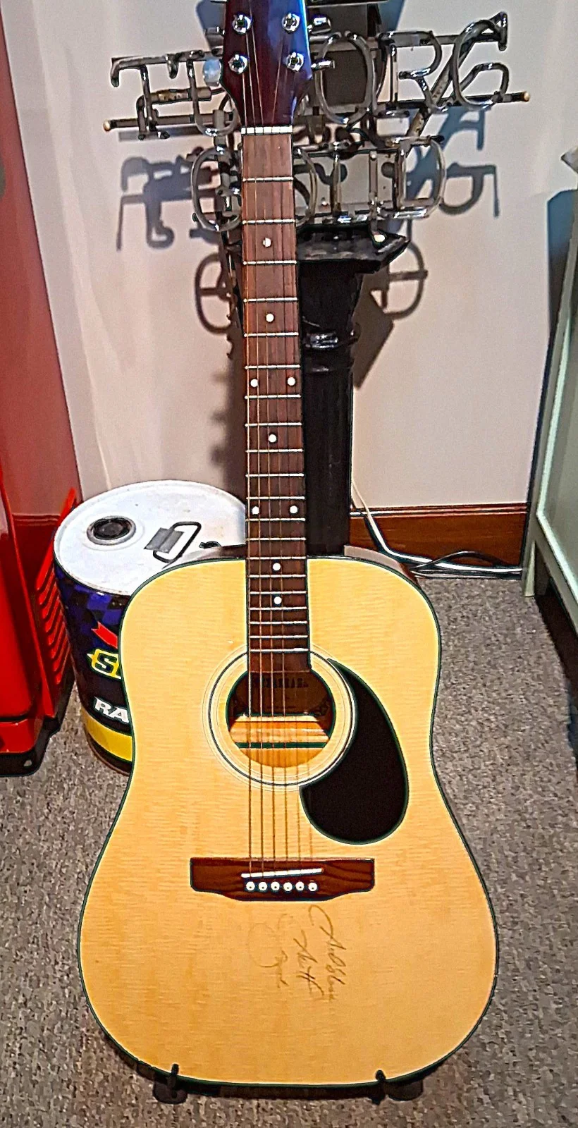 GARTH BROOKS SIGNED ACOUSTIC GUITAR AUTOGRAPHED LEGENDS MEMORABILIA LAS VEGAS NV, image 5
