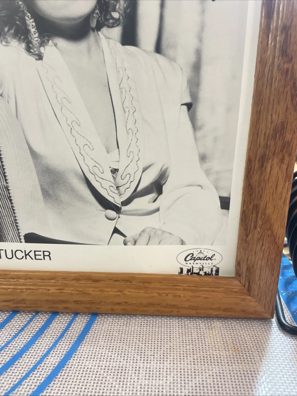 TANYA TUCKER AUTOGRAPHED PHOTO 1995, изображение 3