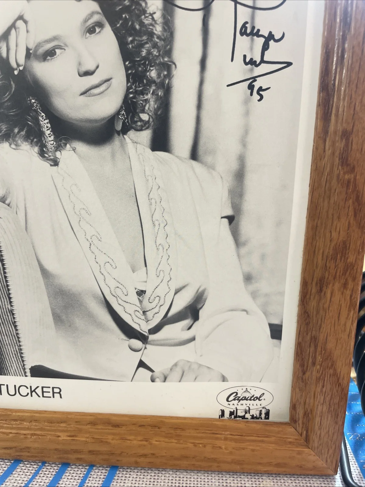 TANYA TUCKER AUTOGRAPHED PHOTO 1995, изображение 4