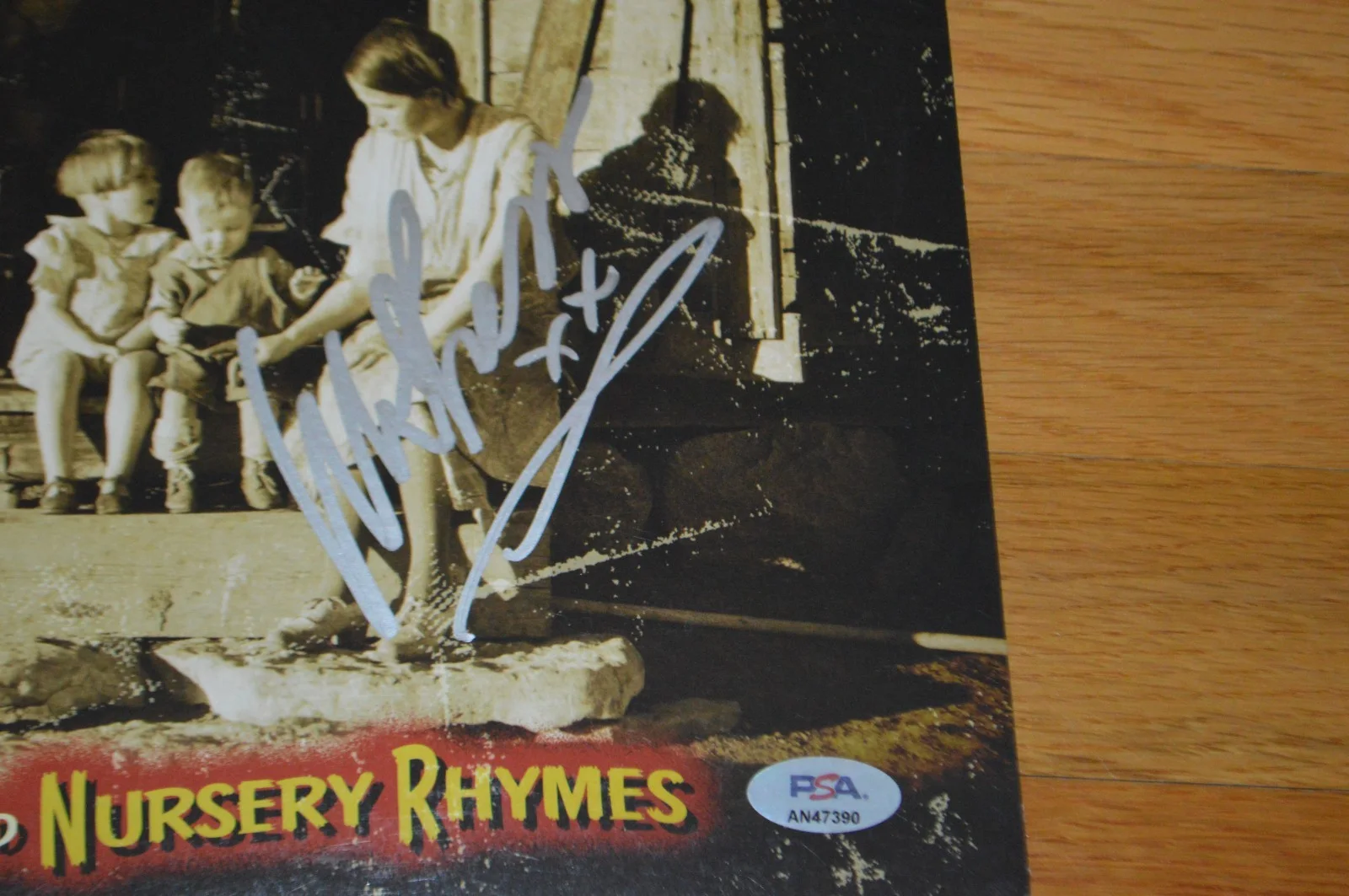 Social Distortion Mike Ness Signed "Hard Times..." Vinyl LP Cover ~ PSA Hologram, image 2