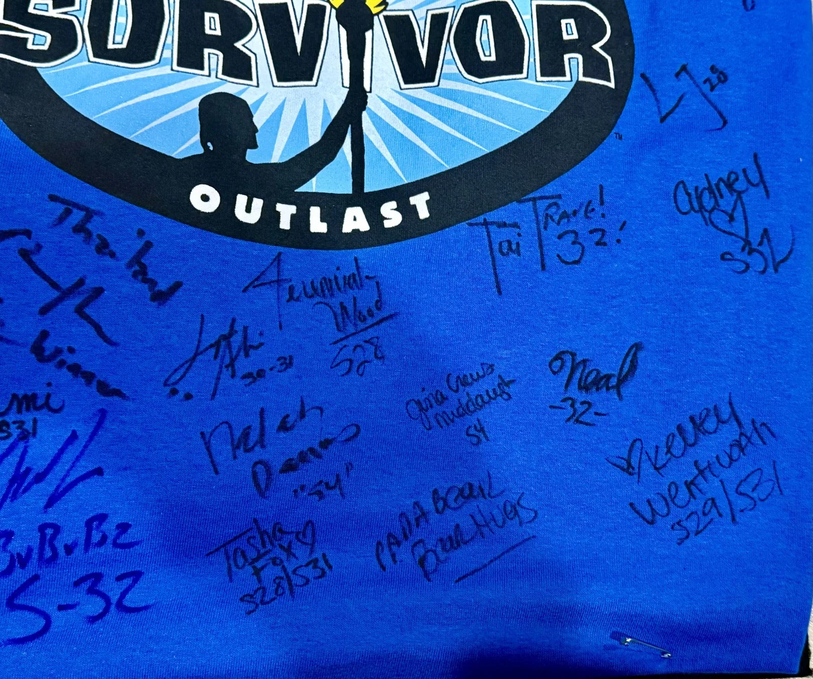 Survivor Players — Survivor T-shirt autographed by 34 players (7 winners!)- Celebrate Survivor 50!, изображение 3