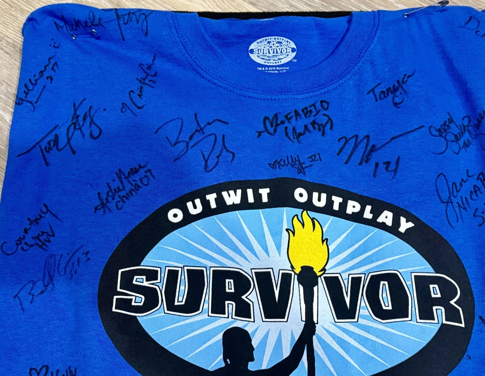 Survivor Players — Survivor T-shirt autographed by 34 players (7 winners!)- Celebrate Survivor 50!, изображение 4