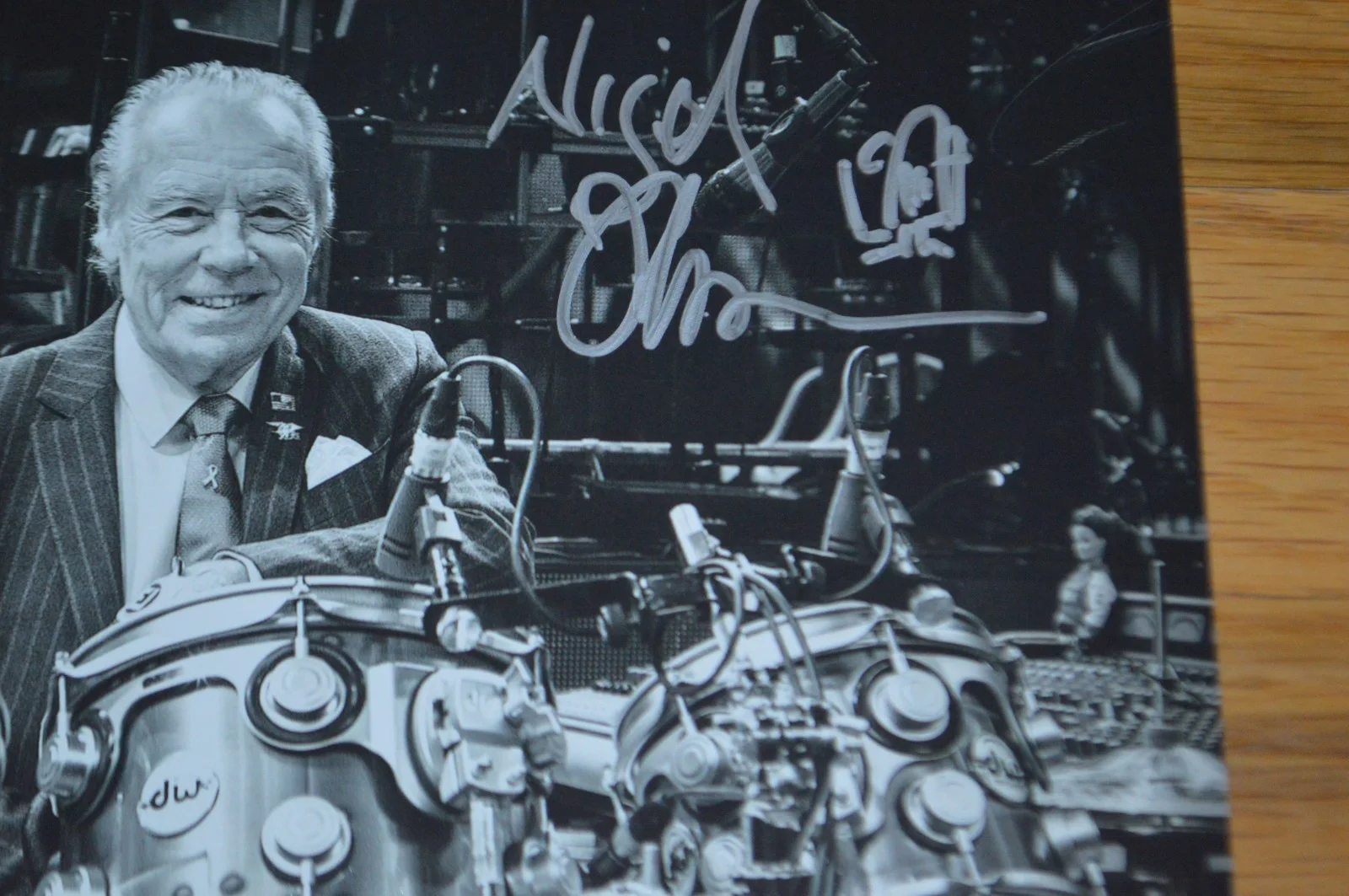 Nigel Olsson Autographed 8x10 B/W Photo with AUTOGRAPH COA ~ Elton John Drummer, изображение 3
