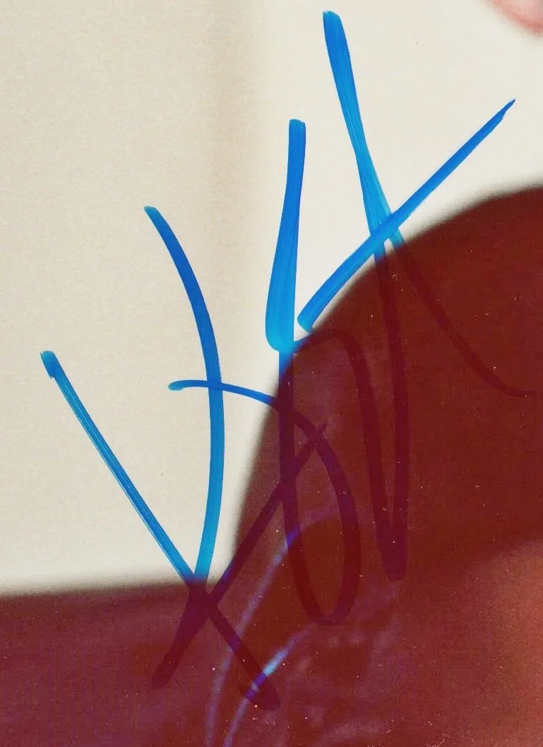 Kristen Stewart — Kristen Stewart - Twilight star - signed 8x10 with a COA - intriguing photo!, изображение 2