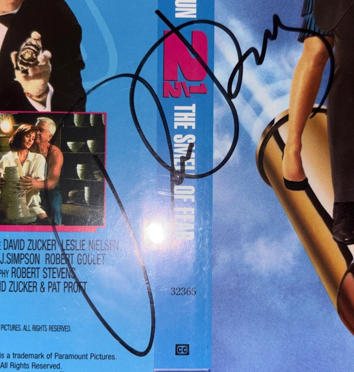 Priscilla Presley — Priscilla Presley Signed "The Naked Gun 2 1/2" DVD Cover Beckett Cert. (BR44446), изображение 2