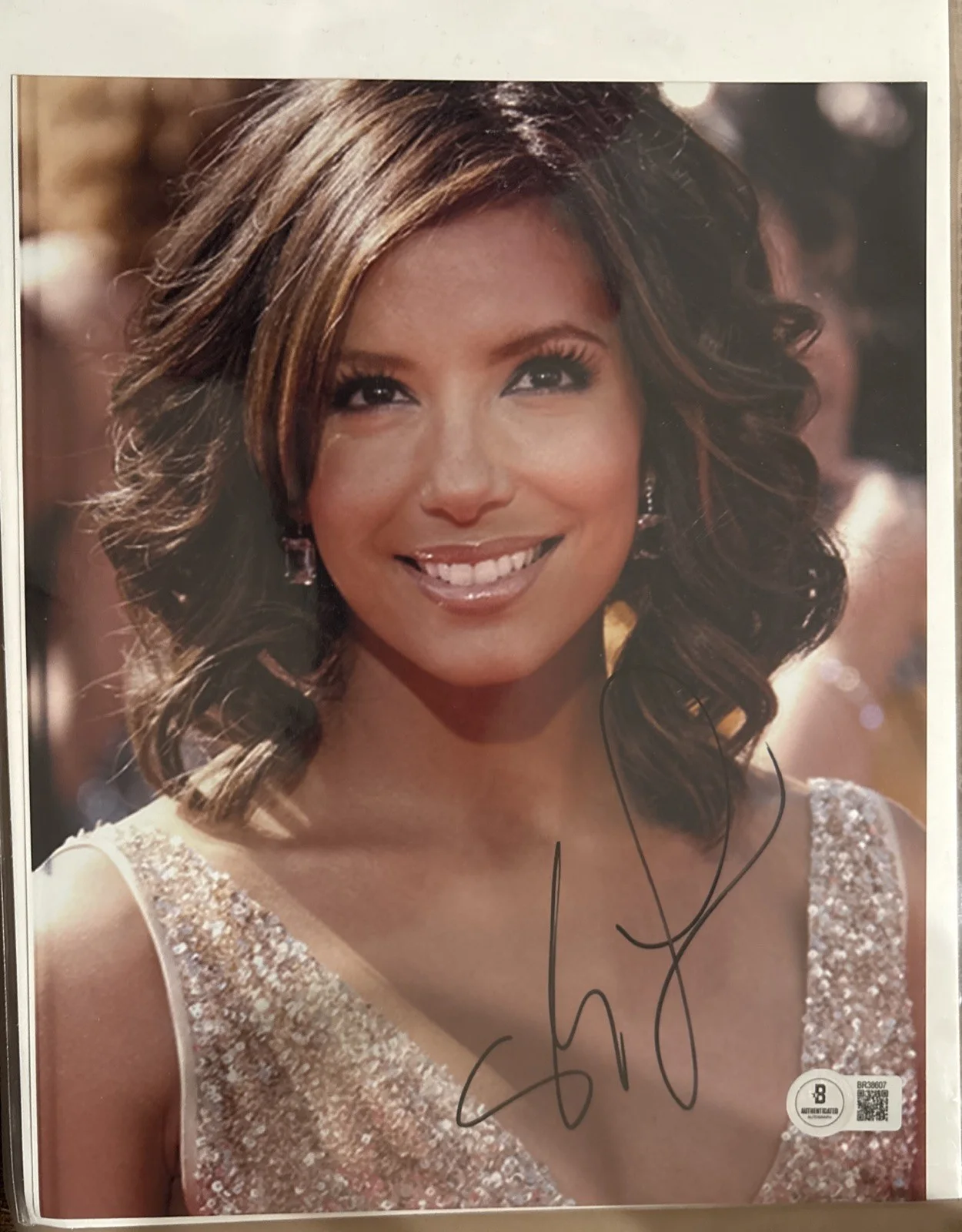 Eva Longoria — Eva Longoria Signed 8x10 Color Photo with Beckett Certification (BR38607)