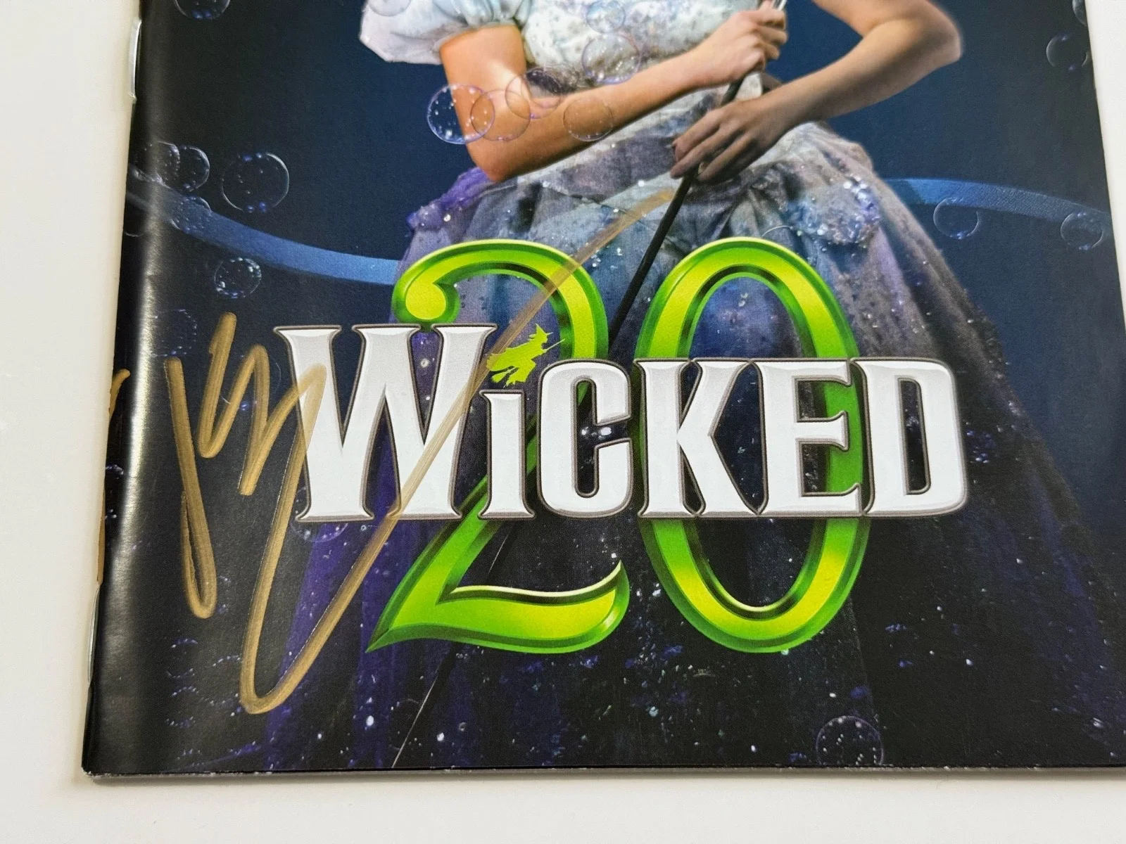 Kristin Chenoweth — Kristin Chenoweth signed Wicked 20th Anniversary limited edition playbill BAS, image 2