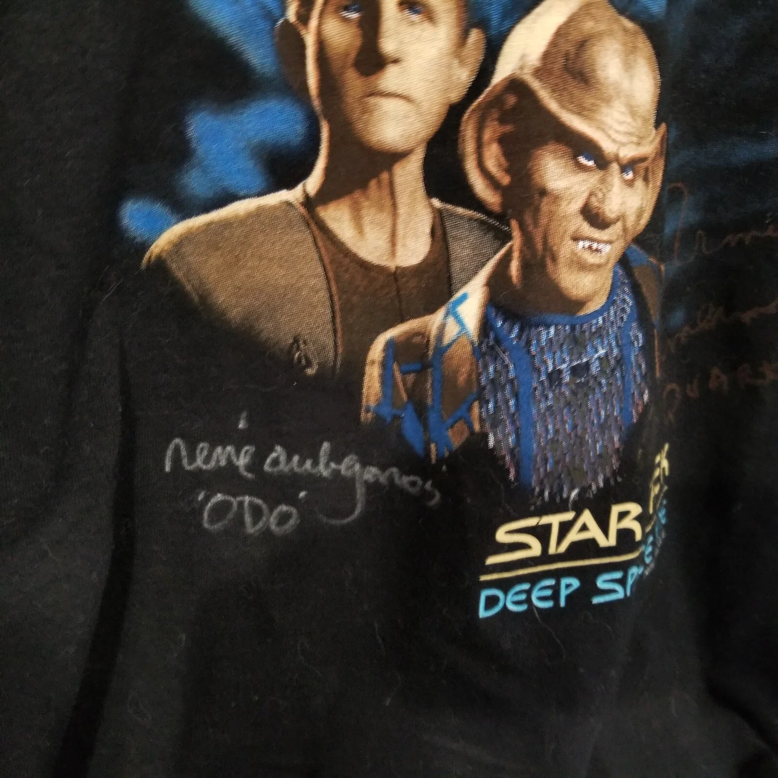 Armin Shimerman, Rene Auberjonois — DS-9 Odo Quark Auberjonois Shimerman Autographed T-shirt Provenance Never Worn, image 3