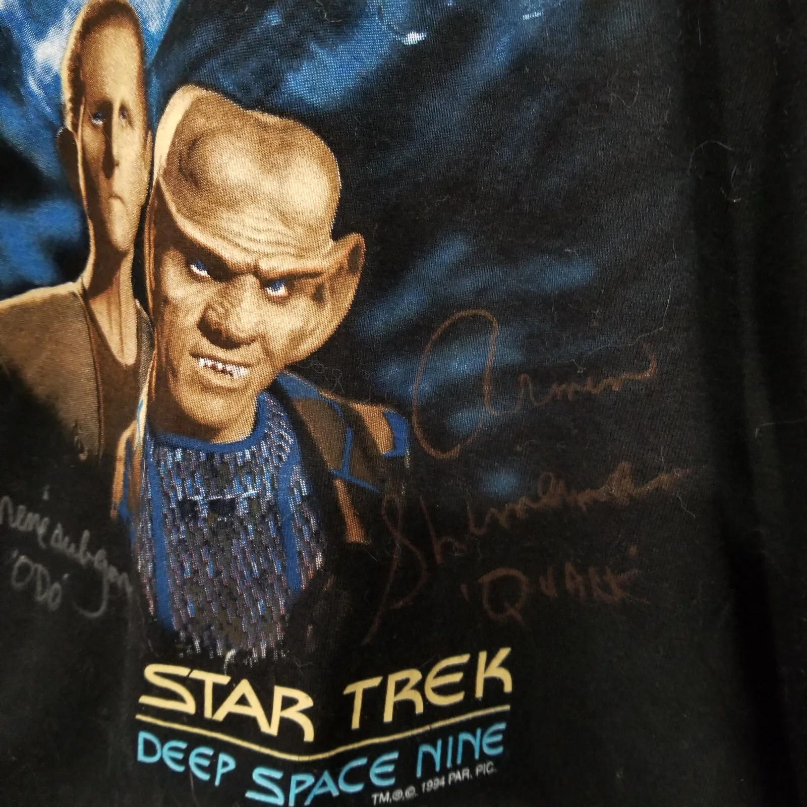 Armin Shimerman, Rene Auberjonois — DS-9 Odo Quark Auberjonois Shimerman Autographed T-shirt Provenance Never Worn, image 4
