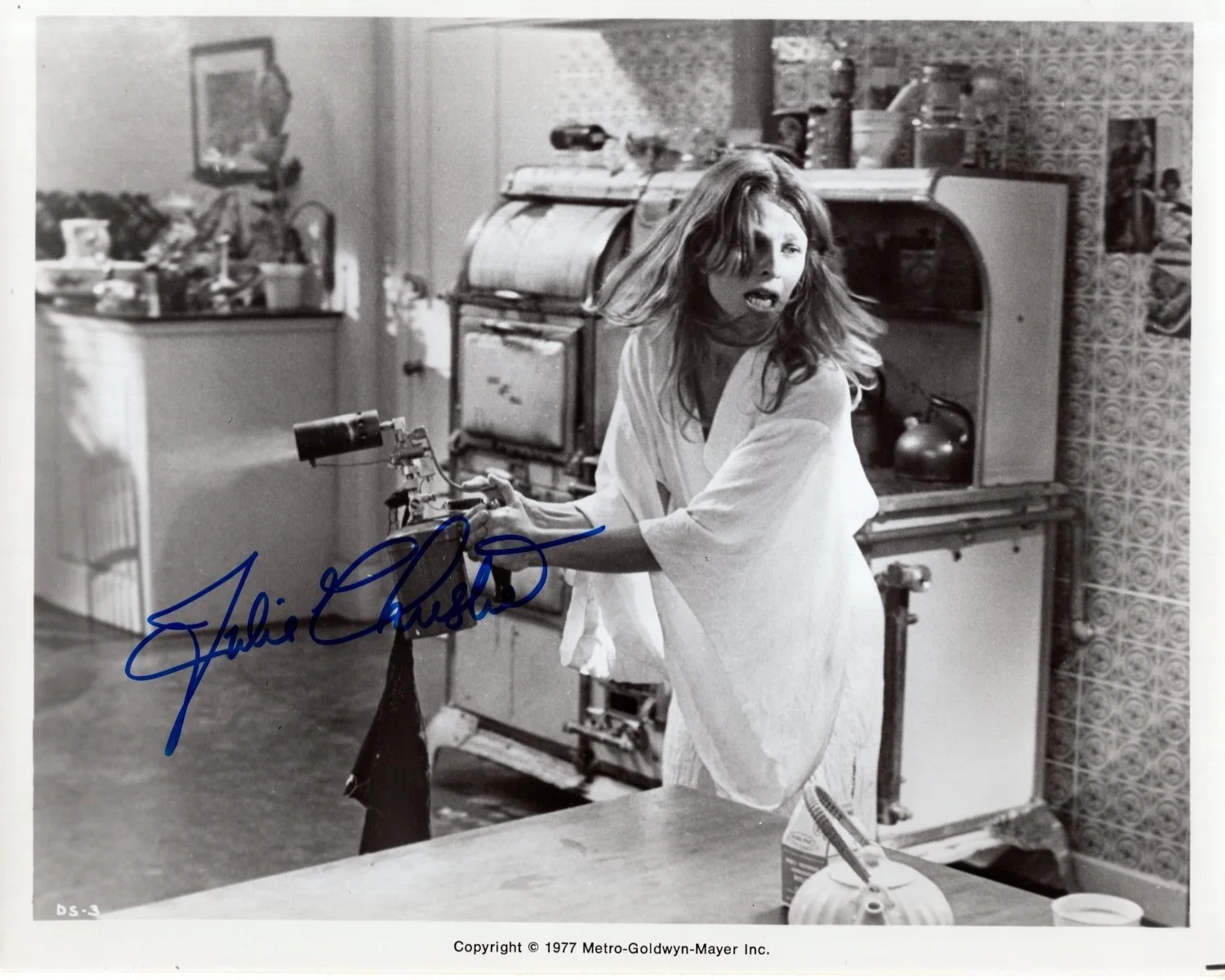 Julie Christie — JULIE CHRISTIE signed 8x10 DEMON SEED SUSAN HARRIS press publicity photo