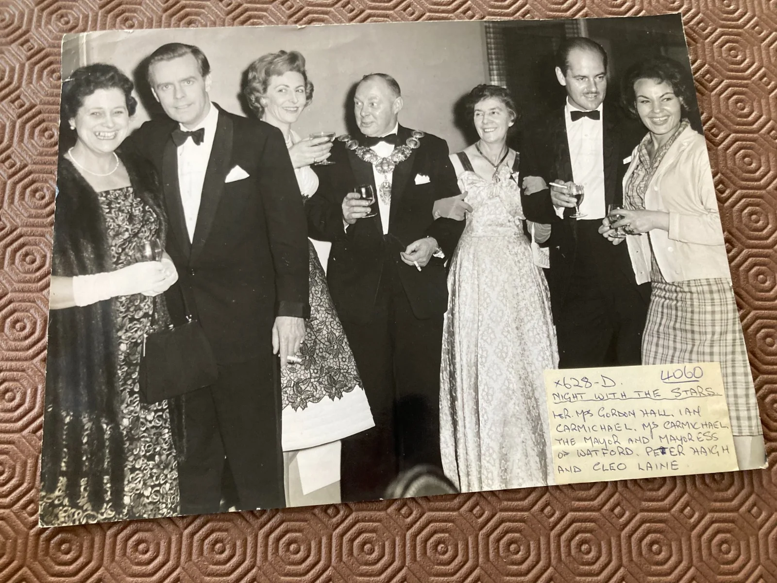 NIGHT WITH THE STARS AT WATFORD PORTRAIT GROUP PHOTOGRAPH 20/29 CM, изображение 2