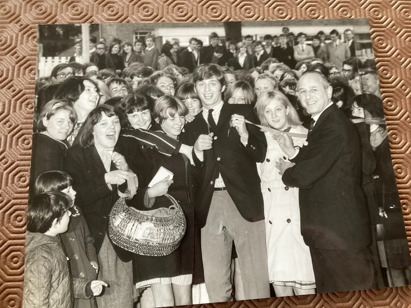 GEORGIE FAME opens ST ALBANS SHOP 1960s PHOTOGRAPH 28/22 CM, изображение 2