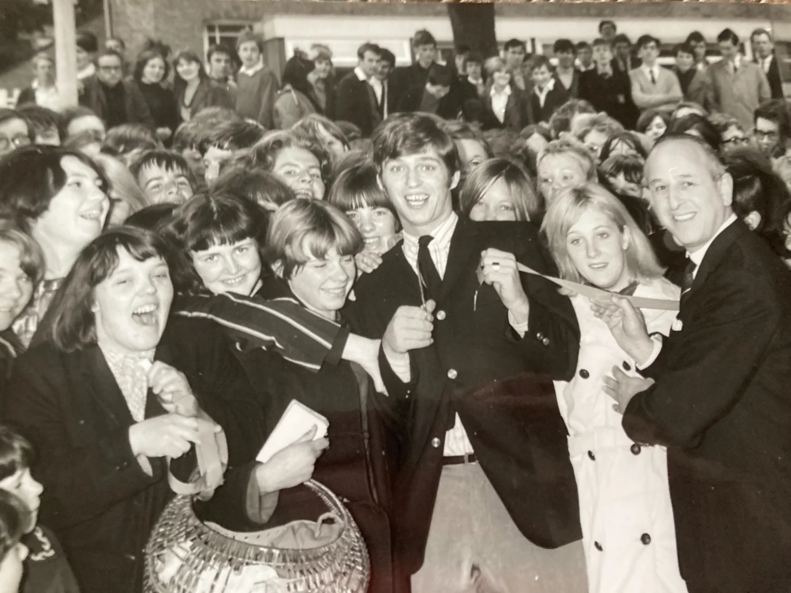 GEORGIE FAME opens ST ALBANS SHOP 1960s PHOTOGRAPH 28/22 CM, изображение 3